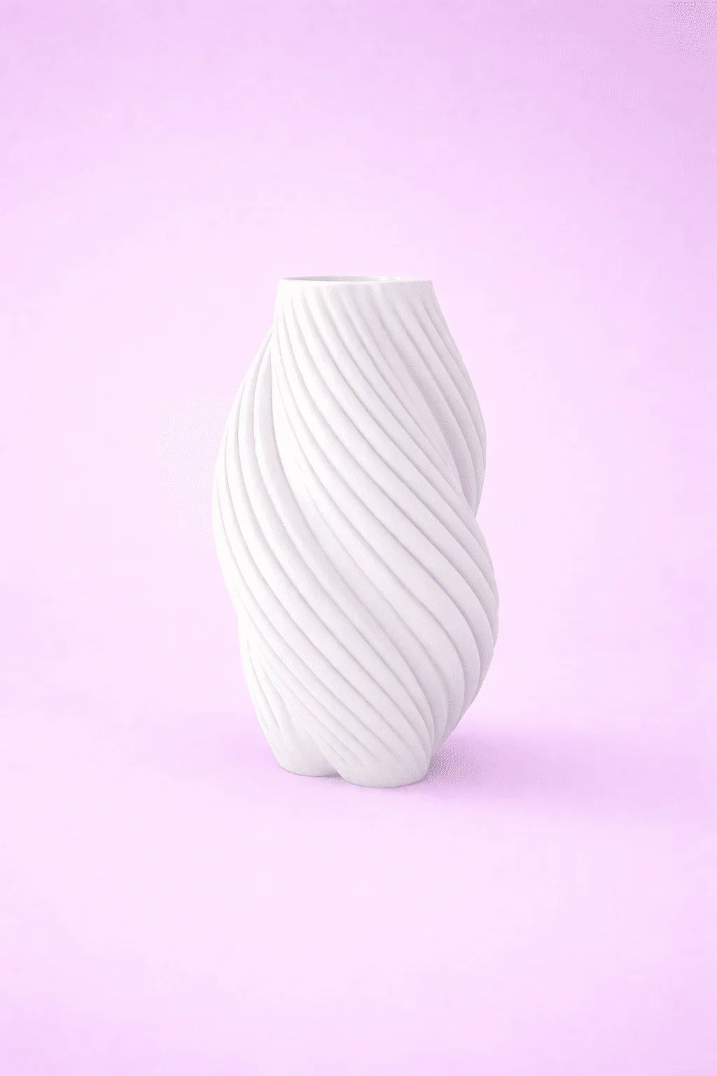 Jarrón blanco moderno de diseño geométrico, fondo rosa, objeto decorativo 3D